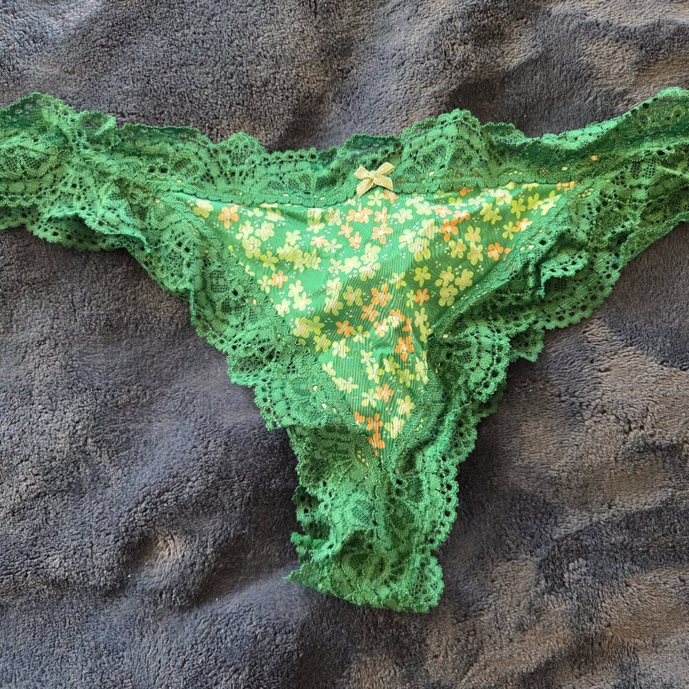 Aerie green lace trim cheeky thong panties size L